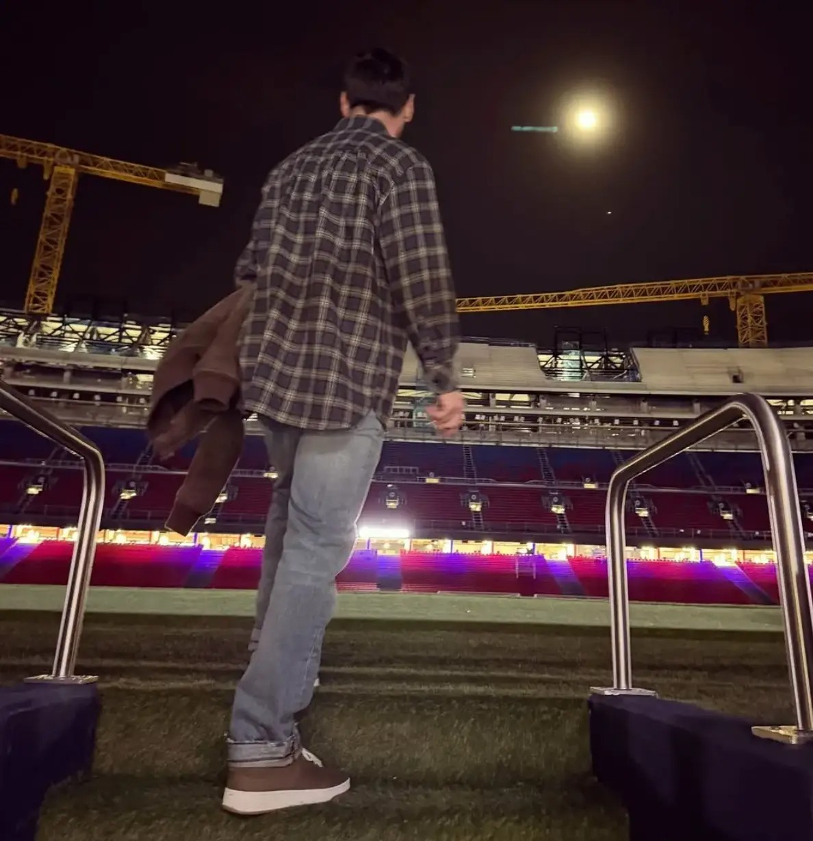 梅西低调重返诺坎普！赌狗论坛